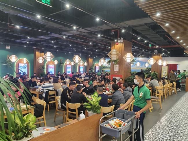 Khu ẩm thực với nhiều thương hiệu nổi tiếng tại Vincom Mega Mall Ocean Park